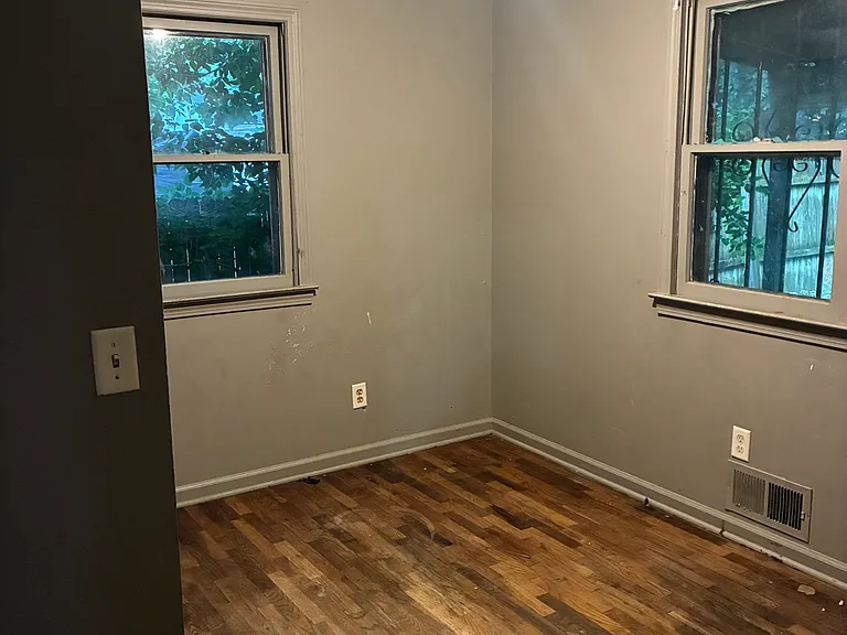 1141 Victoria Ave — Photo 12