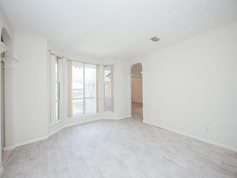 703 Acacia Pl — Photo 15