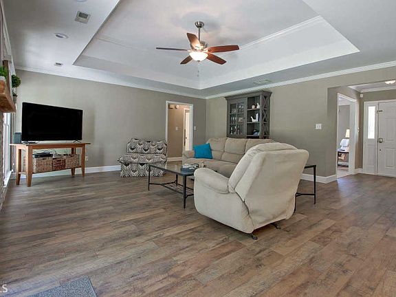 5th image of 310 Legacy Ln
