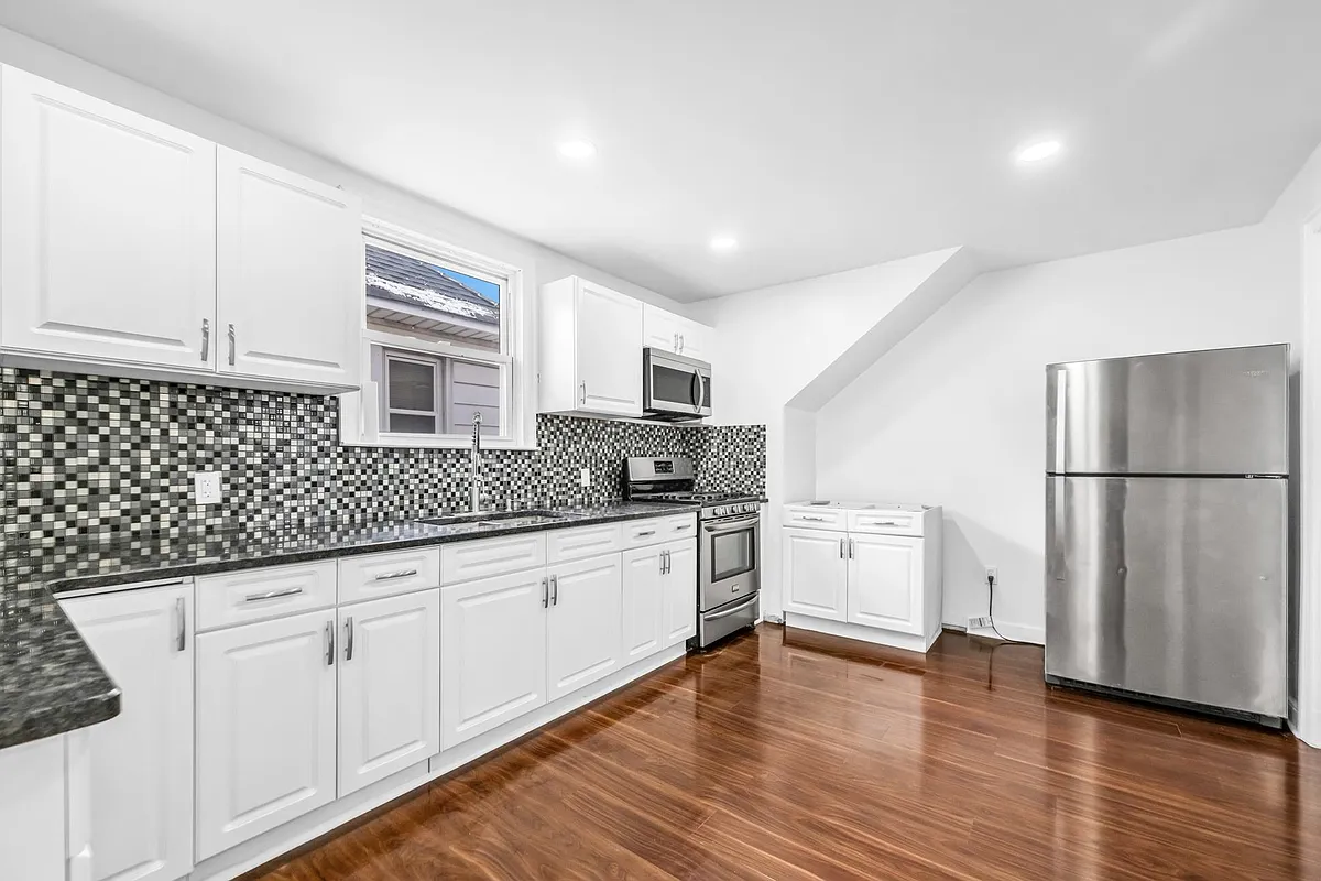 Building Photo - 284 Macarthur Ave #2