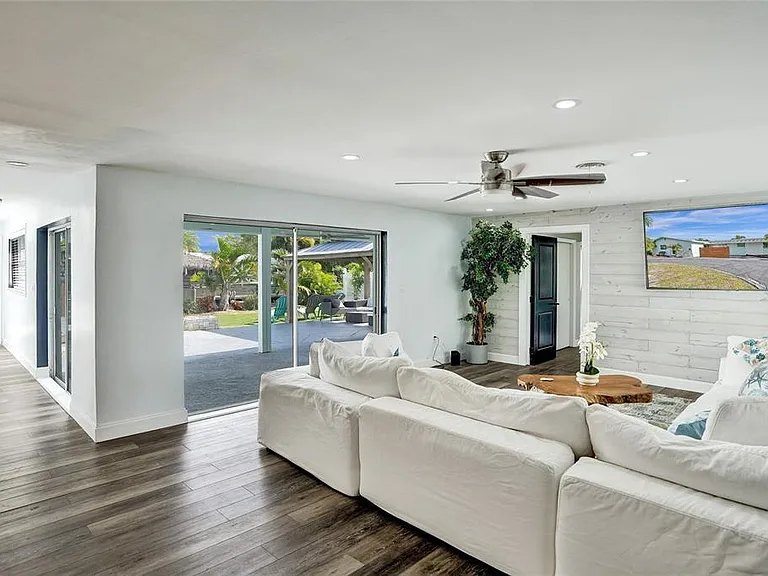 1710 SW 6th Ave — Photo 12