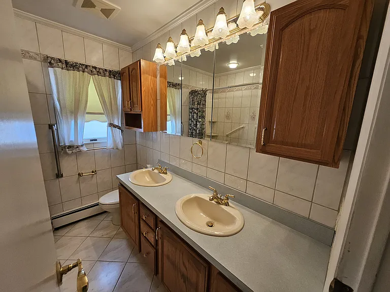35 Elwood Ave — Photo 9
