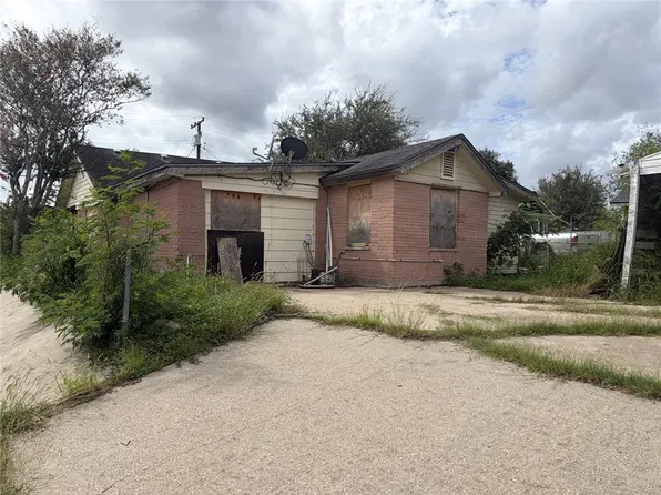 1313 S Reynolds St, Alice, TX 78332
