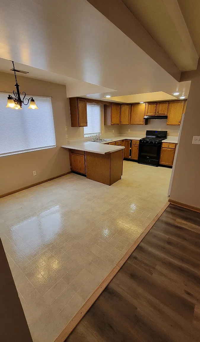 3 bed, 1300 sqft, $1,700 — Photo 2