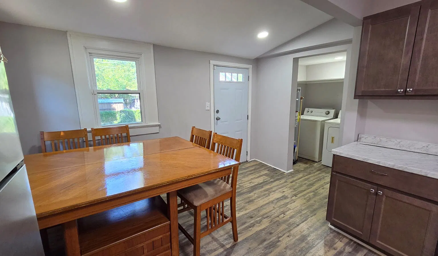 2 bed, 869 sqft, $1,200 — Photo 2