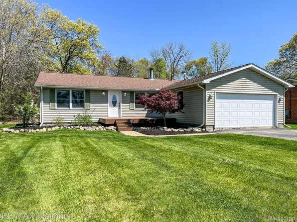 209 Annison Dr, Commerce Township, MI 48382