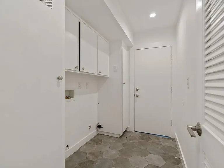 13940 Bermax Ave — Photo 55