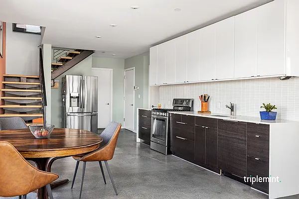 Sold by Triplemint | media 2