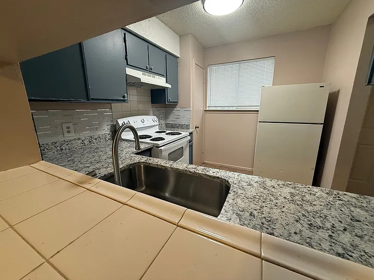 8911-8783 Gsri Ave — Photo 10