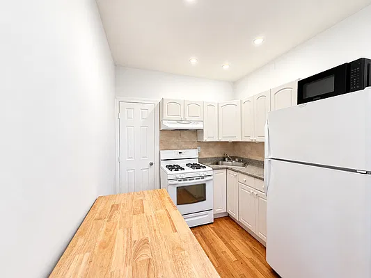 Kitchen, photo 2