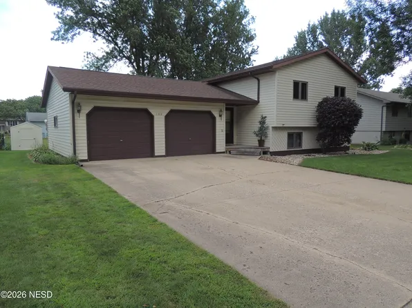 130 15th St NE, Watertown, SD 57201