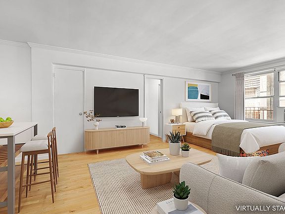 3rd image of 302 E 88th St APT 5B