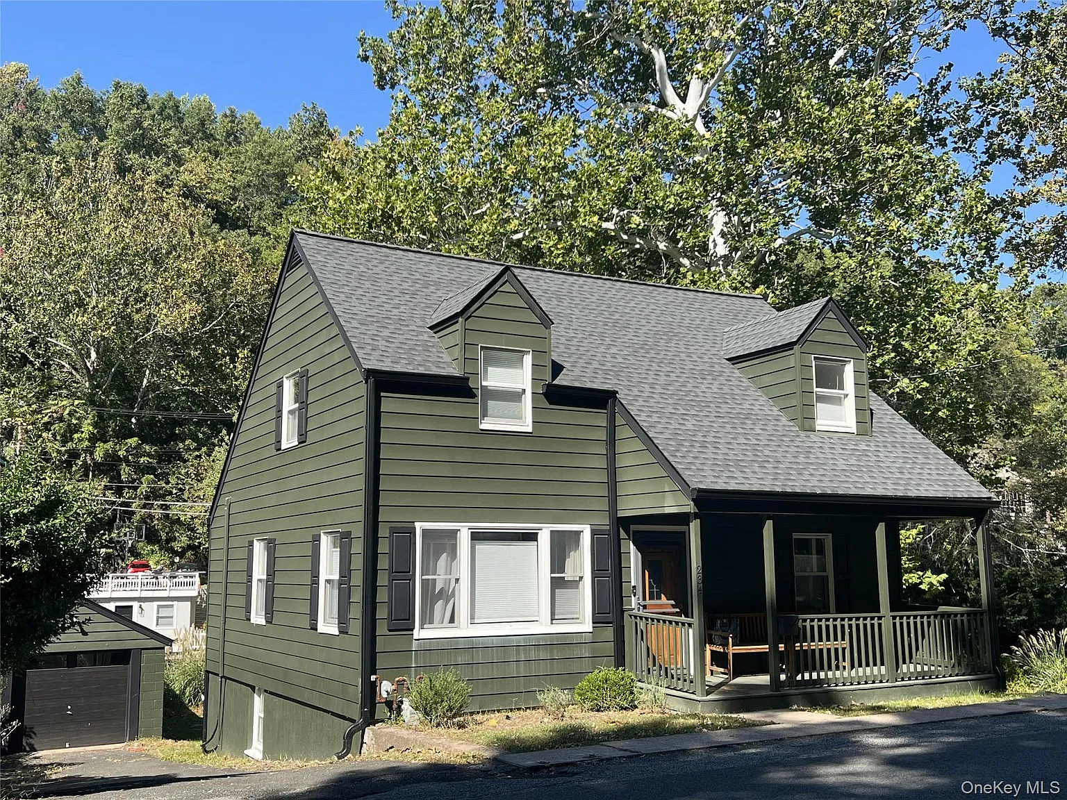 3 bed, 2.0 bath, 1417 sqft, $5,000 — Photo 1