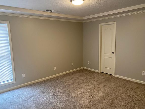 5th image of 161 Woodgrove Dr