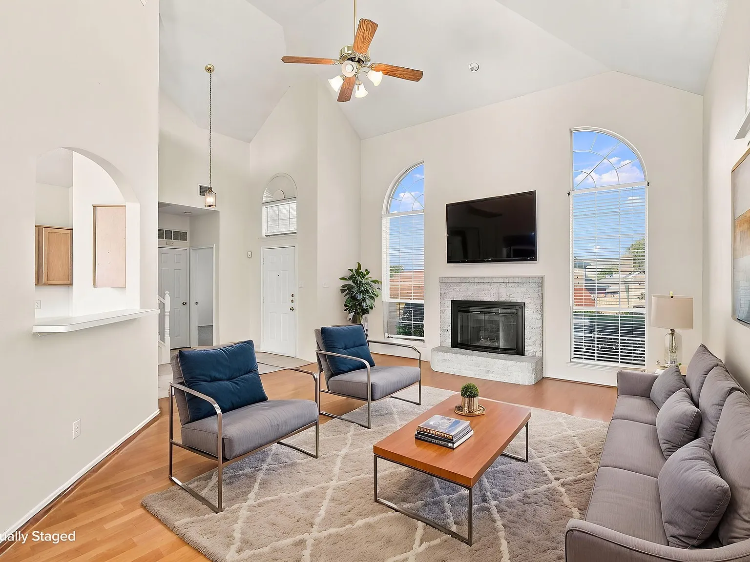 3 bed, 2.5 bath, 2078 sqft, $2,550 — Photo 3
