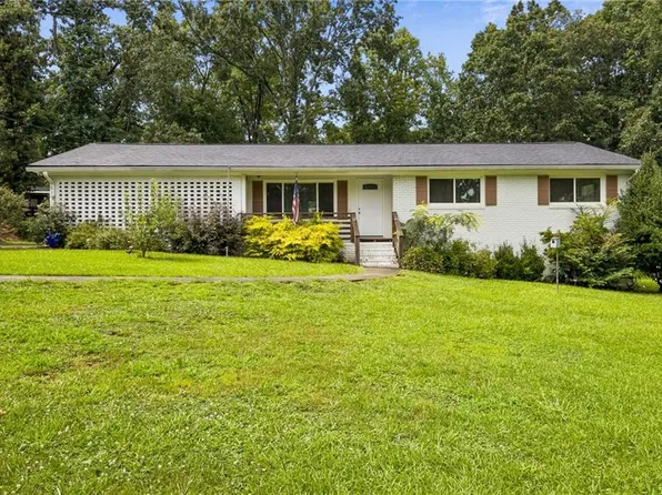 1331 Owen Cir, Sugar Hill, GA 30518