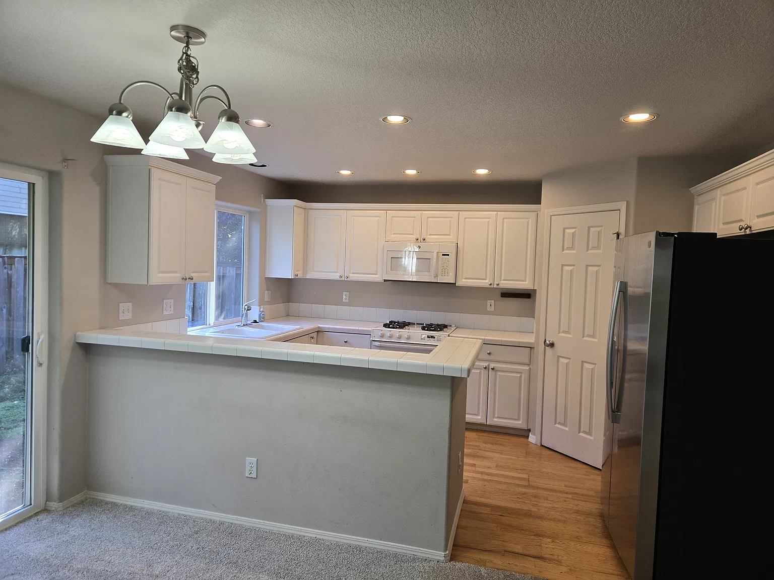 3 bed, 2.5 bath, 1571 sqft, $2,695 — Photo 2