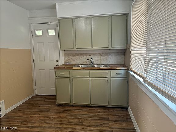 5th image of 3549 E 118th St