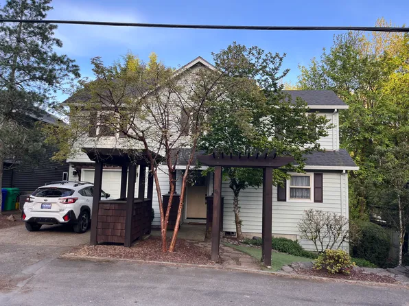 243 S Palatine Hill Rd, Portland, OR 97219