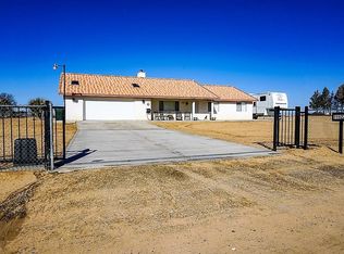 11922 Locust Ln, Apple Valley, CA 92308