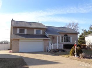 346 Whispering Oaks Dr, Germantown Hills, IL