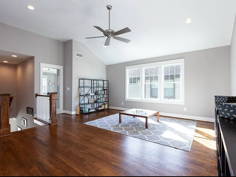2526 Ashwood Ave — Photo 9