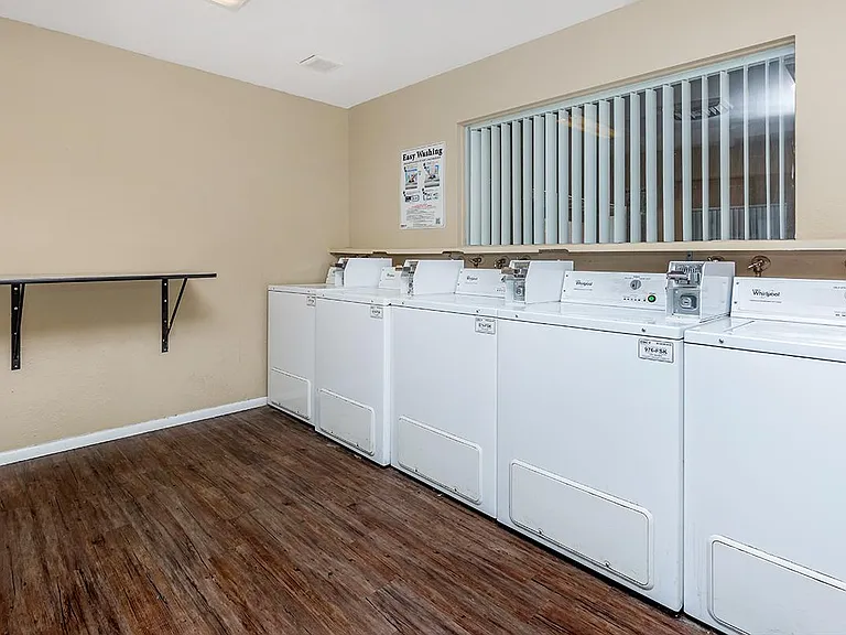 La Ventana Apartments — Photo 17