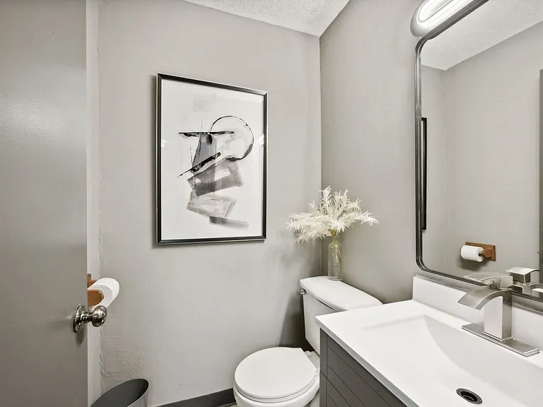 Van Dyke Apartments — Photo 4