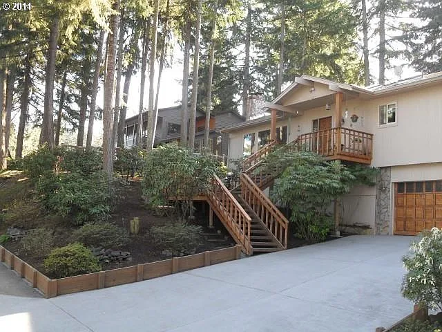 2432 Panorama Dr photo 1