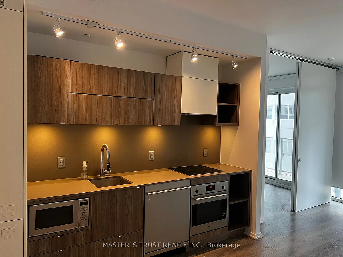 Building Photo - 125 Peter St #810