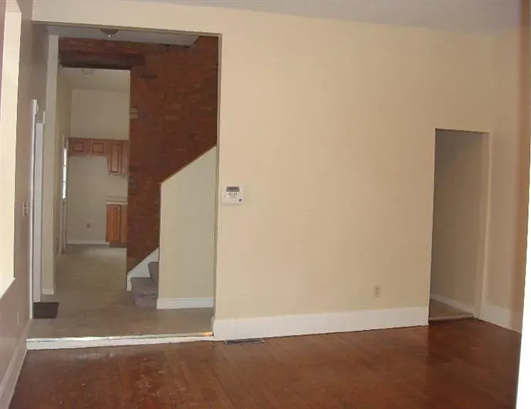 5 bed, 2000 sqft, $2,750 — Photo 4