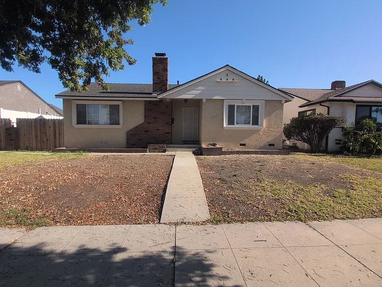 19324 Victory Blvd — Photo 1