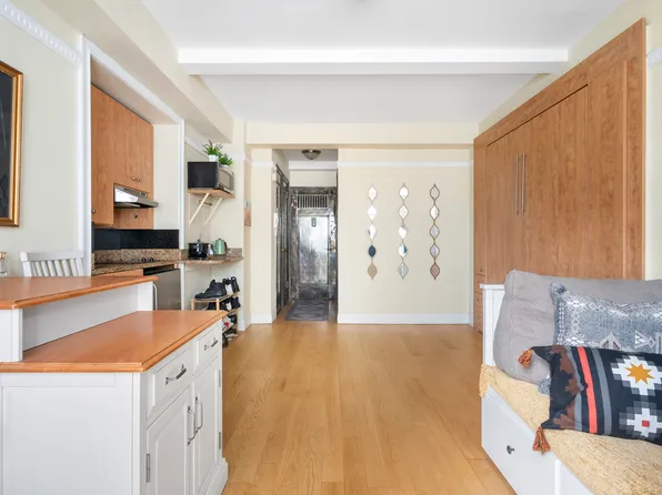 25 Tudor City Place image 2 of 9