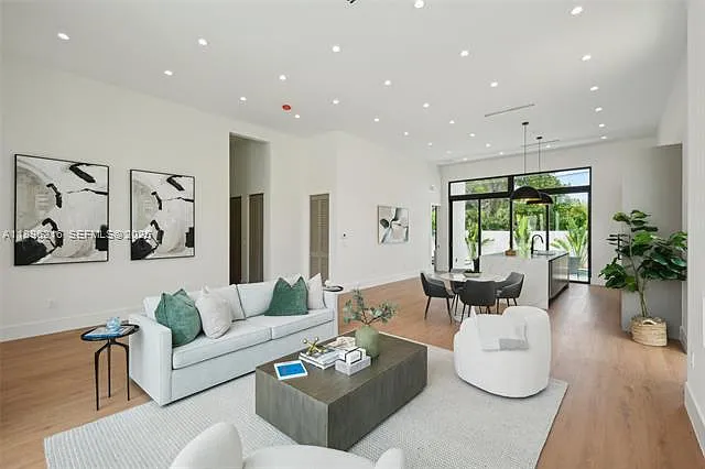 510 NW 50th St — Photo 3