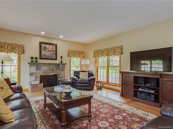 5th image of 77 Kettle Pond Dr