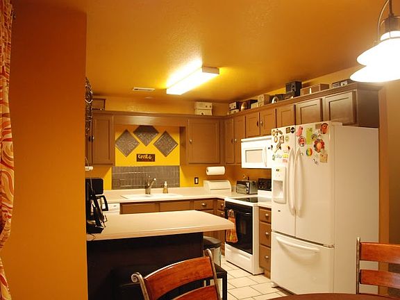 3rd image of 513 Applewood Ave