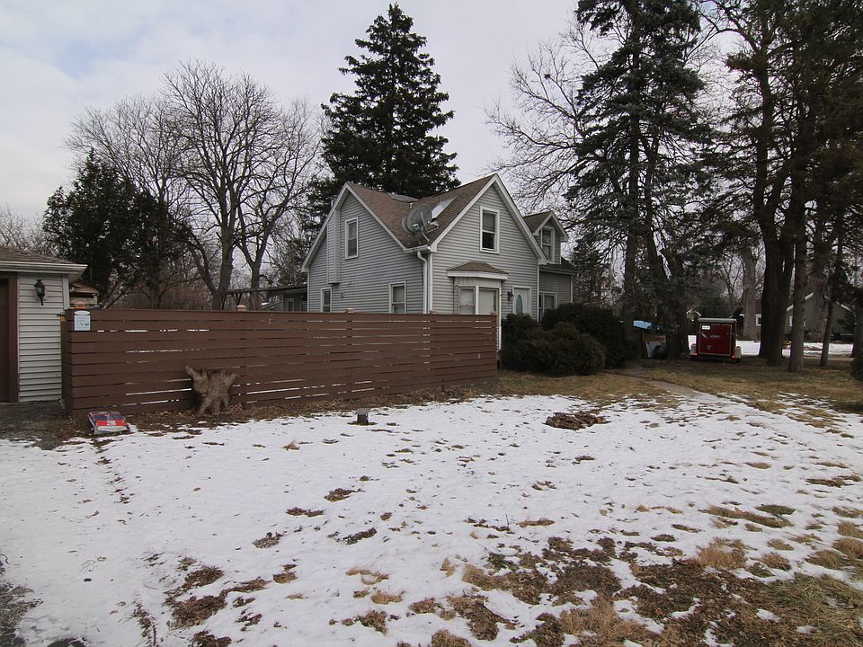 1st image of 121 E Anita Ave