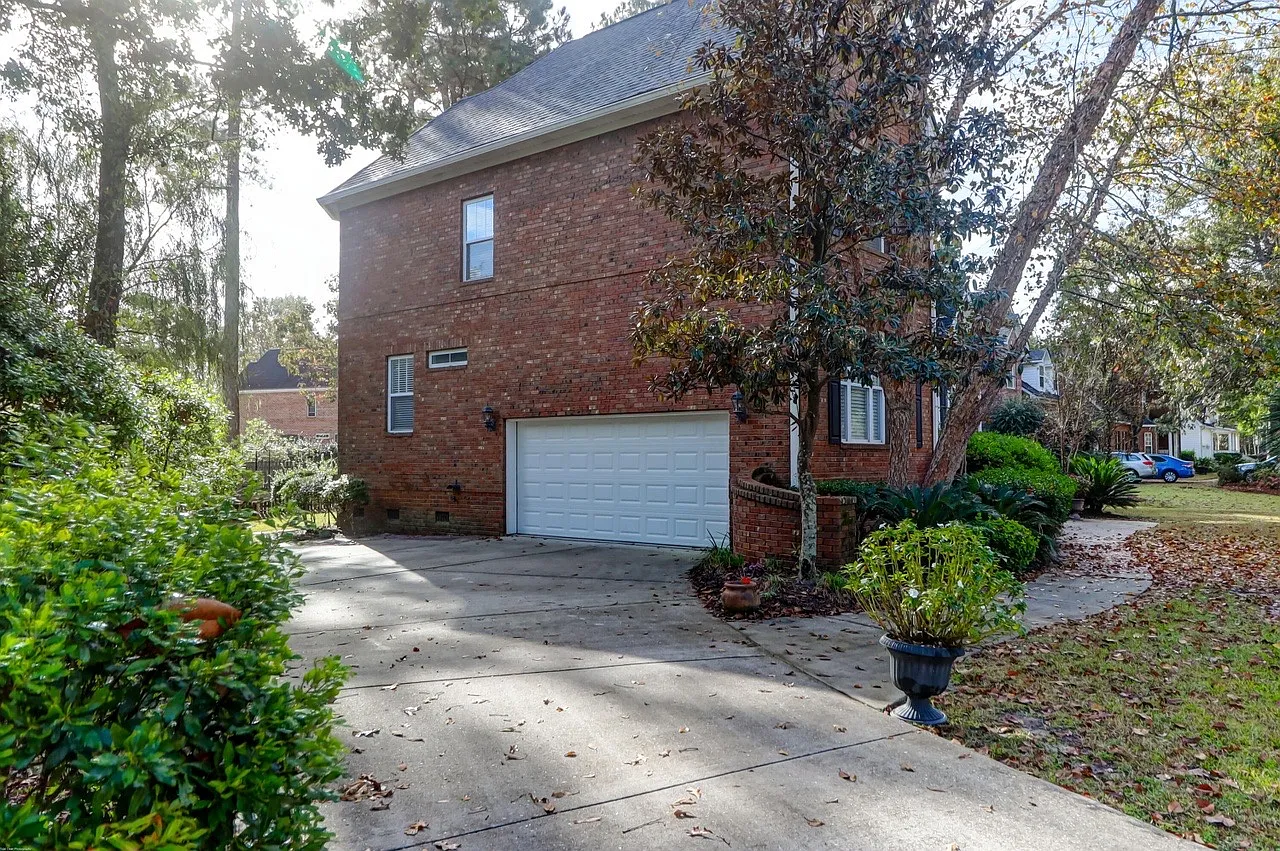 4 bed, 2447 sqft, $4,000 — Photo 4