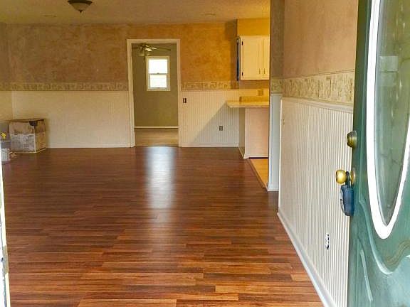 3rd image of 613 S Barwick Pl