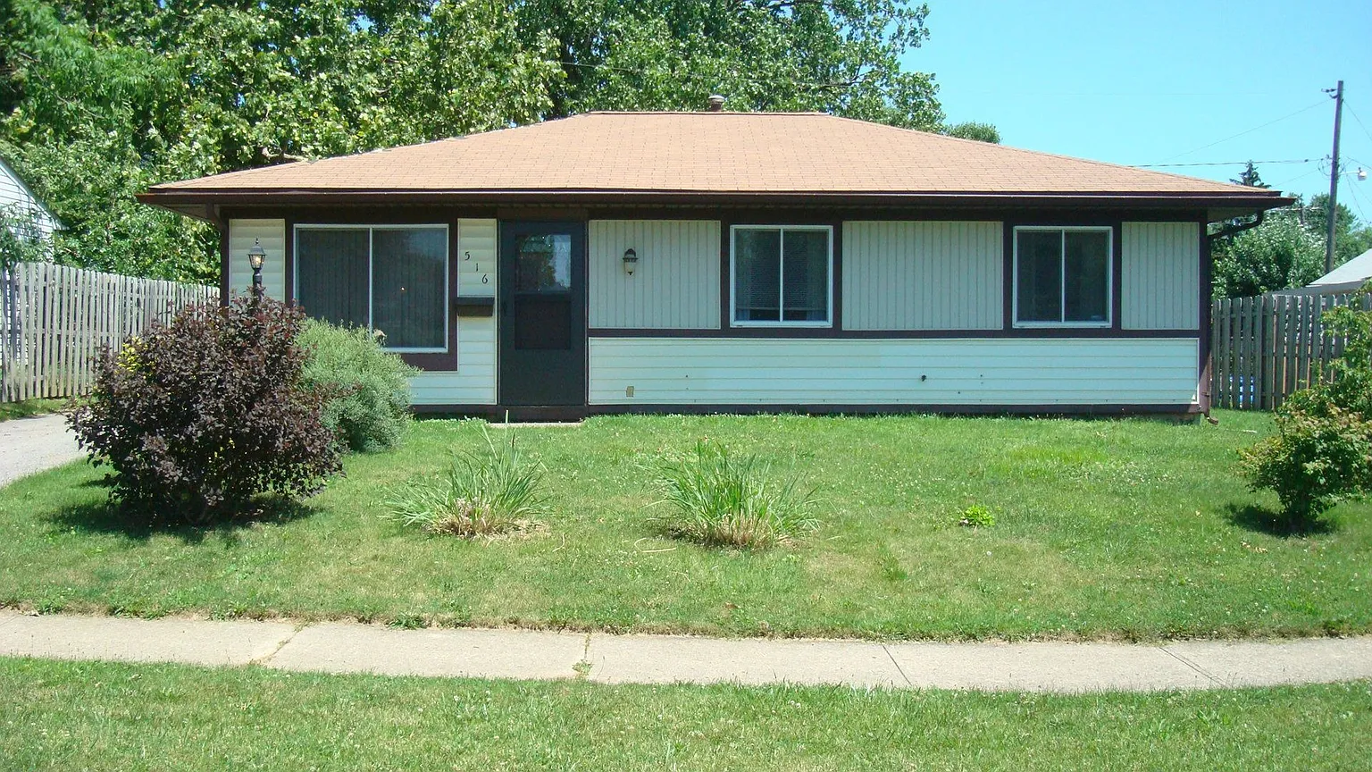 516 Harland Dr photo 1