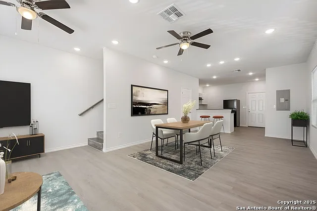 3 bed, 2.0 bath, 1332 sqft, $1,500 — Photo 2