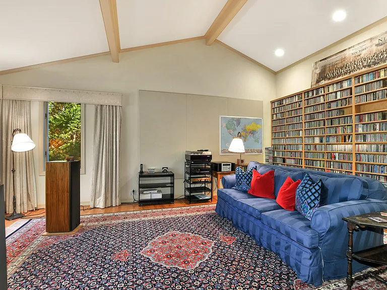 74 N Woods Ln — Photo 18