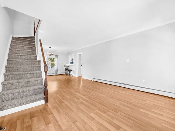 4th image of 33 Asbury Pl