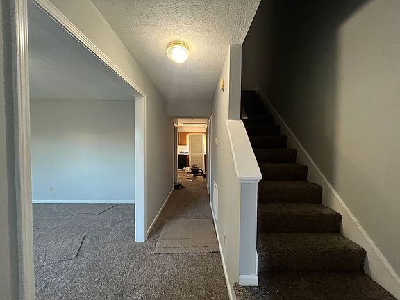 3rd image of 105 Hillridge Ct #E