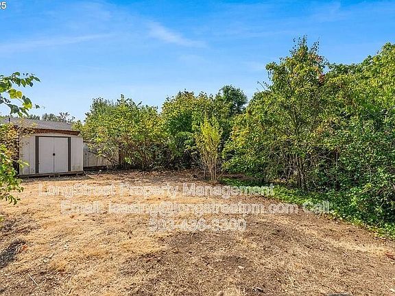 4th image of 2915 NE Fremont Dr