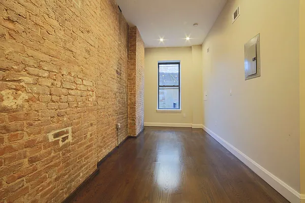 Rented by Evergreen Apartments BK | media 31