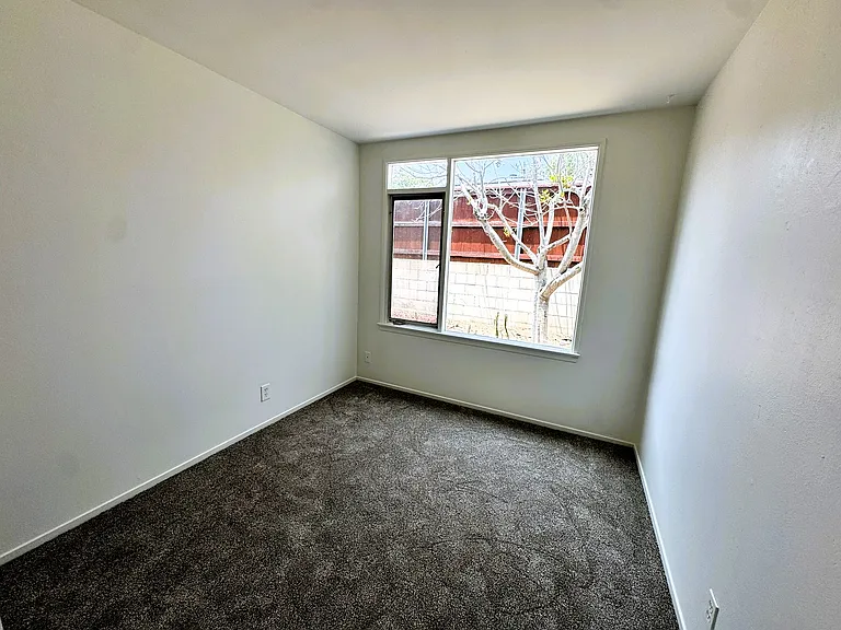 2441 Helena St — Photo 16