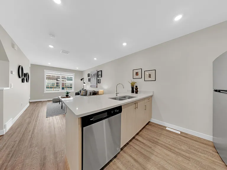 145 Horner Cres — Photo 8