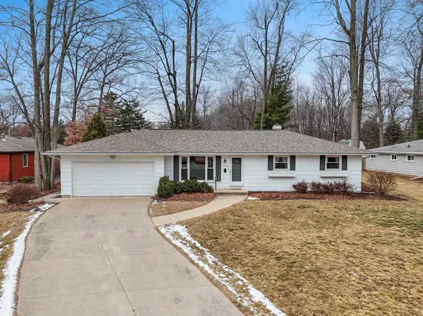 1816 Wood Ln, Green Bay, WI 54304