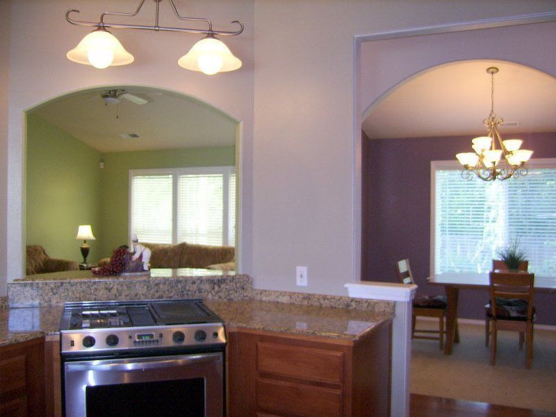 1st image of 415 Silver Creek Dr